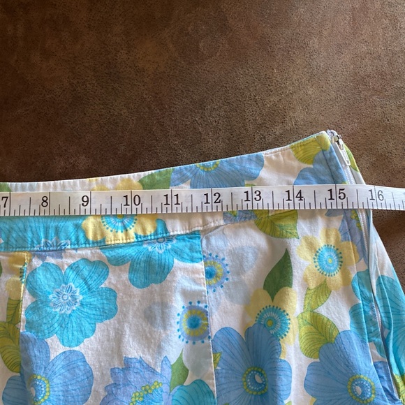 The CUTEST skirt you will own this spring! Size 8 cotton skirt. - Picture 4 of 6